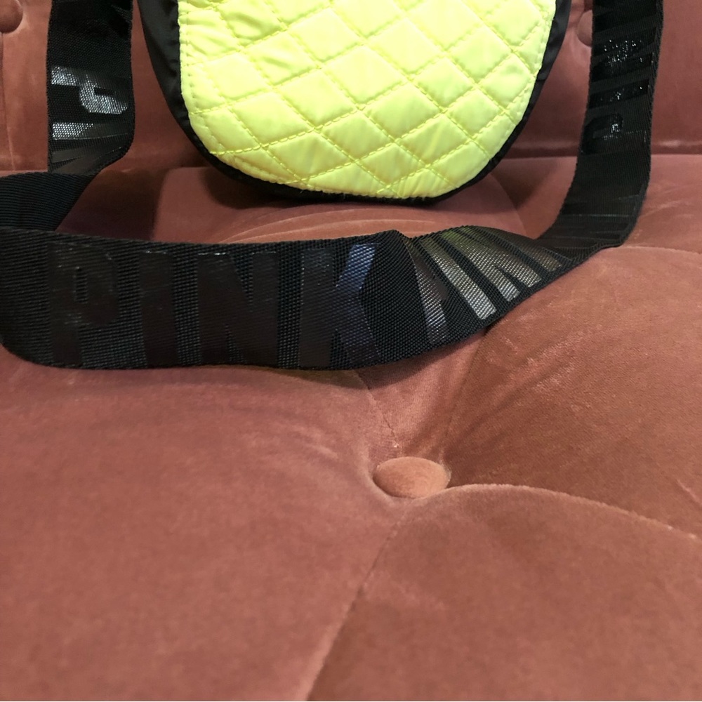 PINK Victoria’s Secret Pineapple Cooler Insulated Bag - Picture 3 of 7